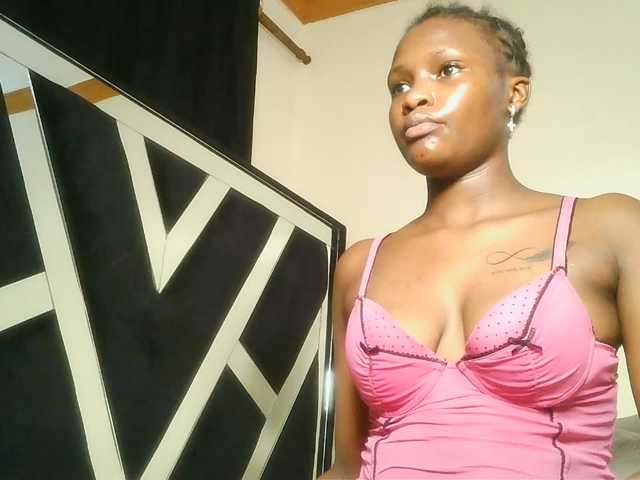 Oliviablue live cam on BongaCams
