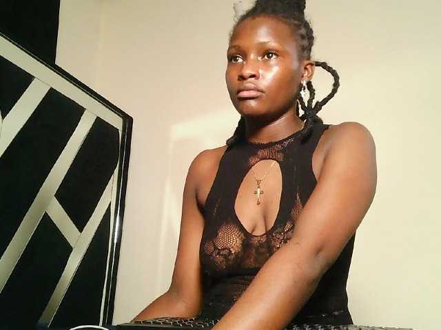 Oliviablue live cam on BongaCams