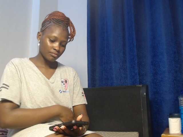 Oliviablue live cam on BongaCams