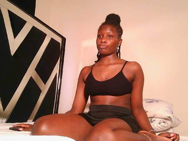 Oliviablue live cam on BongaCams