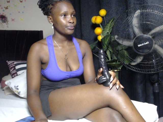 Oliviablue live cam on BongaCams
