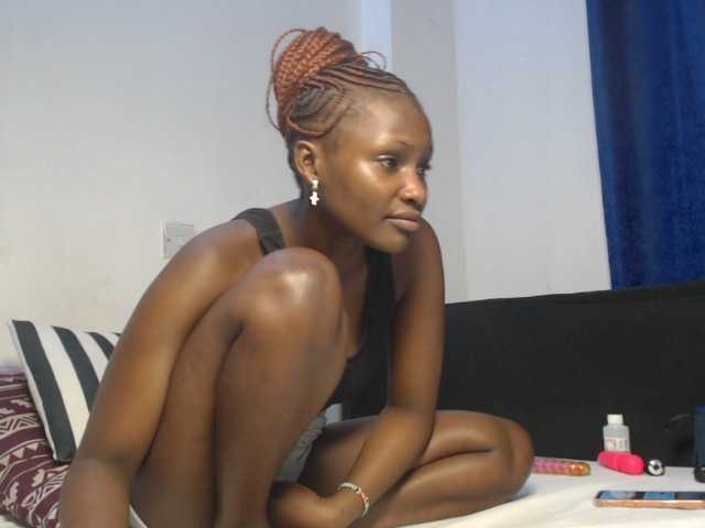 Oliviablue live cam on BongaCams