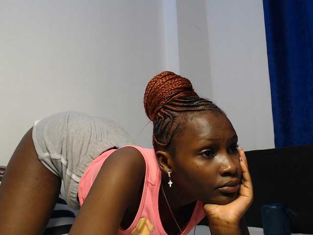 Oliviablue live cam on BongaCams