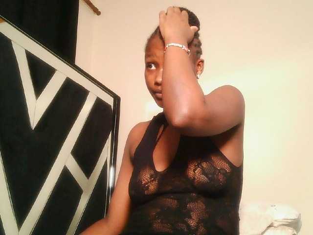 Oliviablue live cam on BongaCams