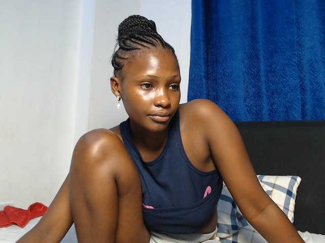 Oliviablue live cam on BongaCams
