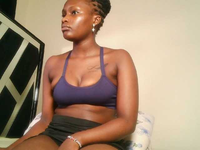 Oliviablue live cam on BongaCams
