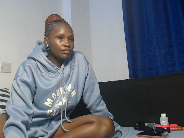 Oliviablue live cam on BongaCams