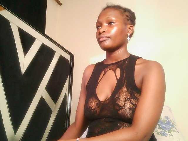 Oliviablue live cam on BongaCams