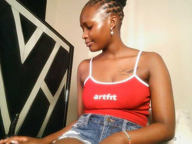 Oliviablue live cam on BongaCams