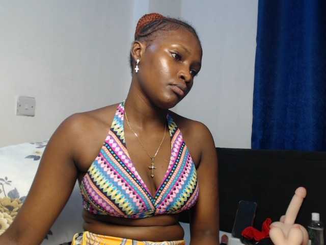 Oliviablue live cam on BongaCams