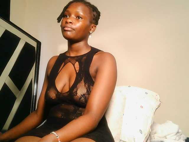 Oliviablue live cam on BongaCams