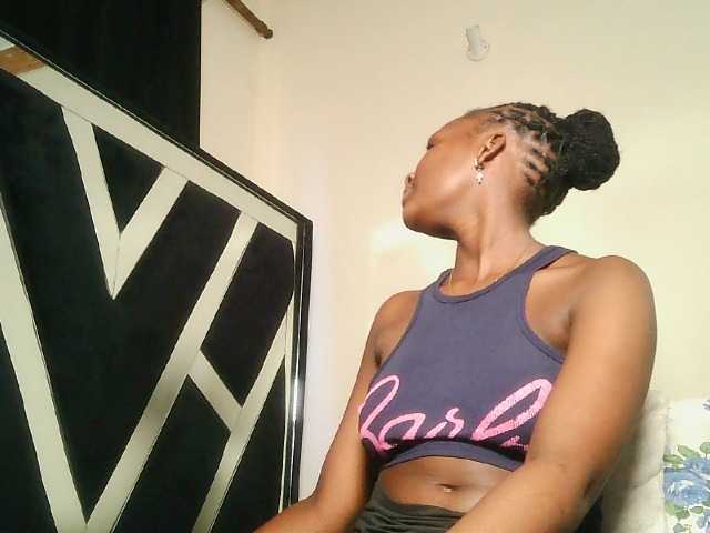 Oliviablue live cam on BongaCams
