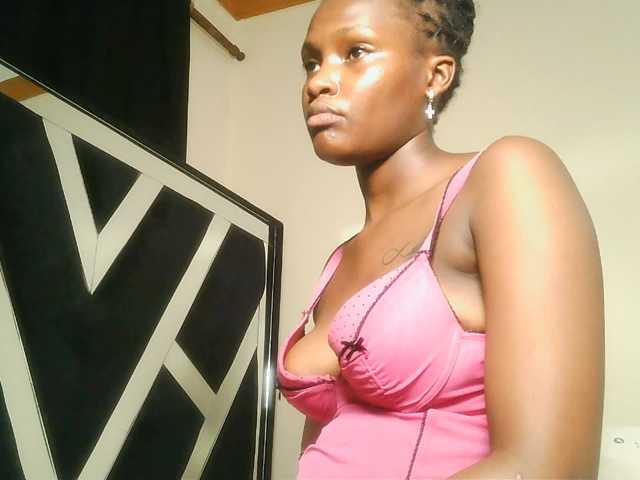 Oliviablue live cam on BongaCams