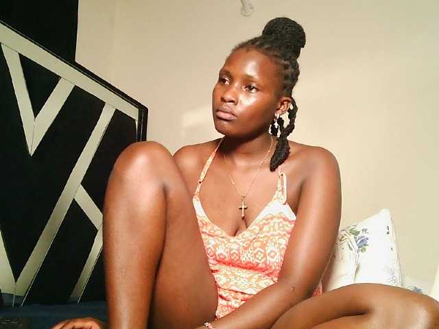 Oliviablue live cam on BongaCams