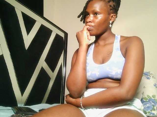 Oliviablue live cam on BongaCams