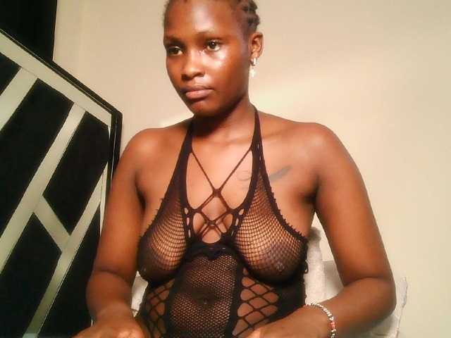 Oliviablue live cam on BongaCams