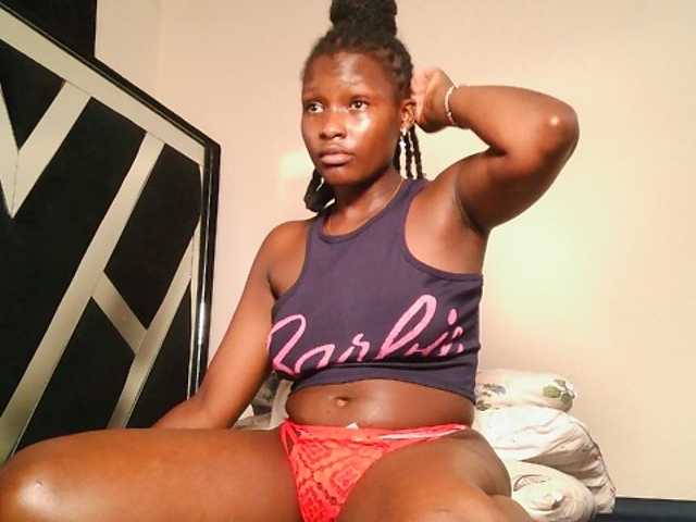 Oliviablue live cam on BongaCams