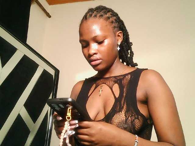 Oliviablue live cam on BongaCams