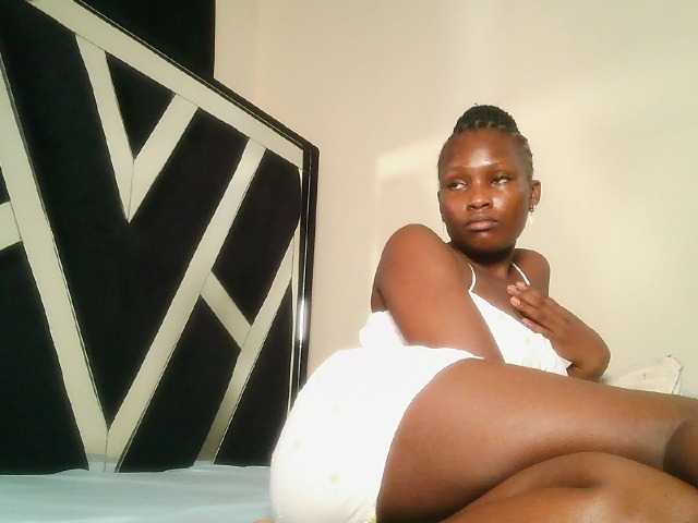 Oliviablue live cam on BongaCams