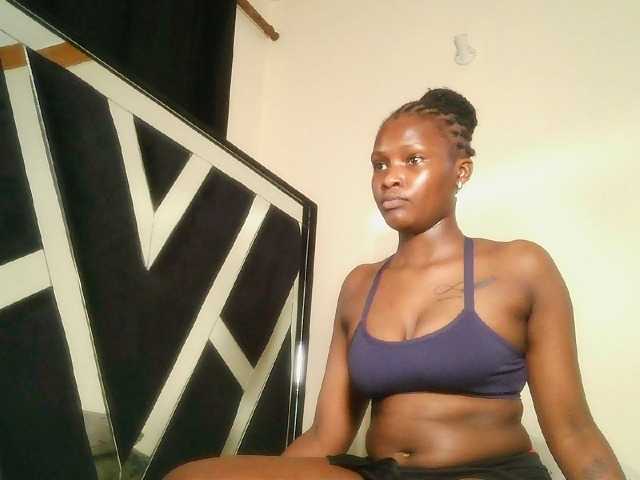 Oliviablue live cam on BongaCams