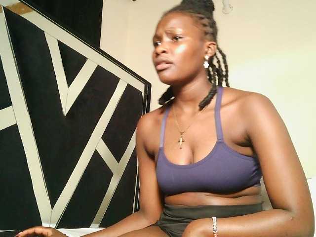 Oliviablue live cam on BongaCams