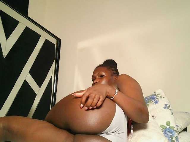Oliviablue live cam on BongaCams