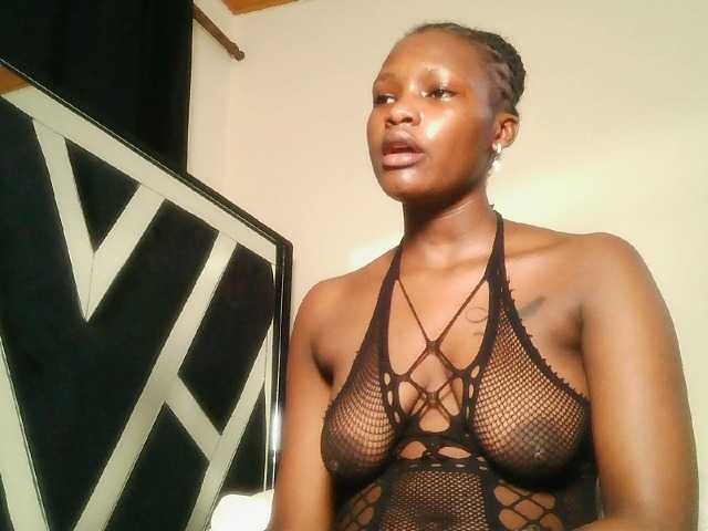 Oliviablue live cam on BongaCams