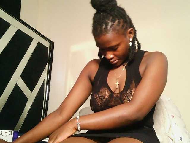 Oliviablue live cam on BongaCams