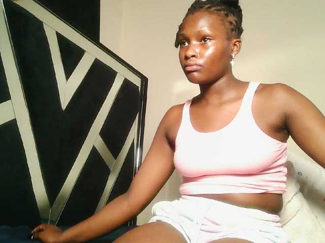Oliviablue live cam on BongaCams