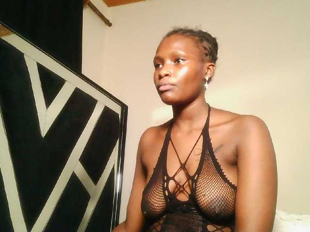 Oliviablue live cam on BongaCams