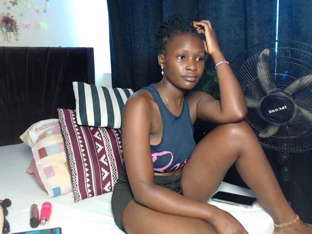 Oliviablue live cam on BongaCams