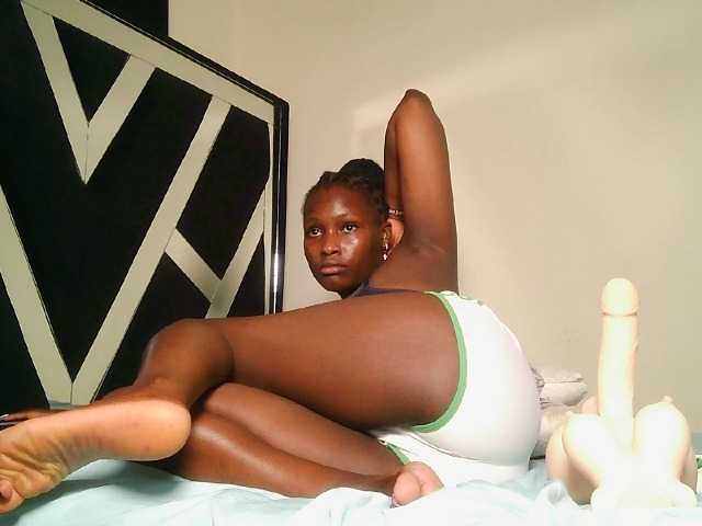 Oliviablue live cam on BongaCams