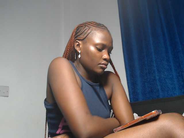 Oliviablue live cam on BongaCams