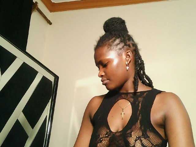 Oliviablue live cam on BongaCams