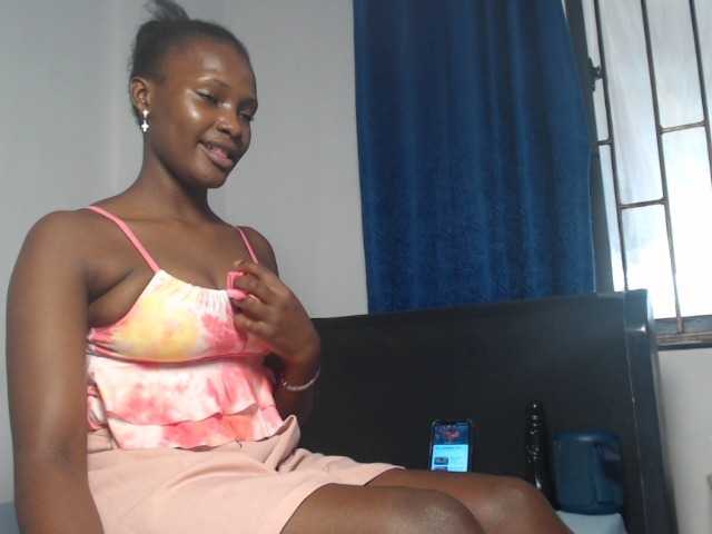 Oliviablue live cam on BongaCams