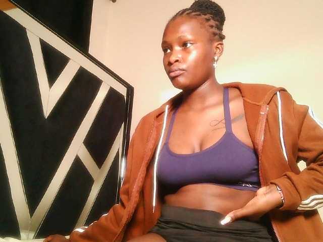 Oliviablue live cam on BongaCams