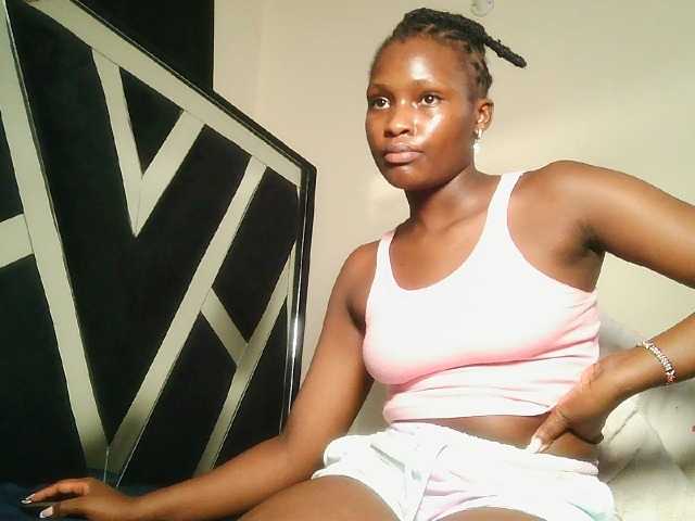 Oliviablue live cam on BongaCams