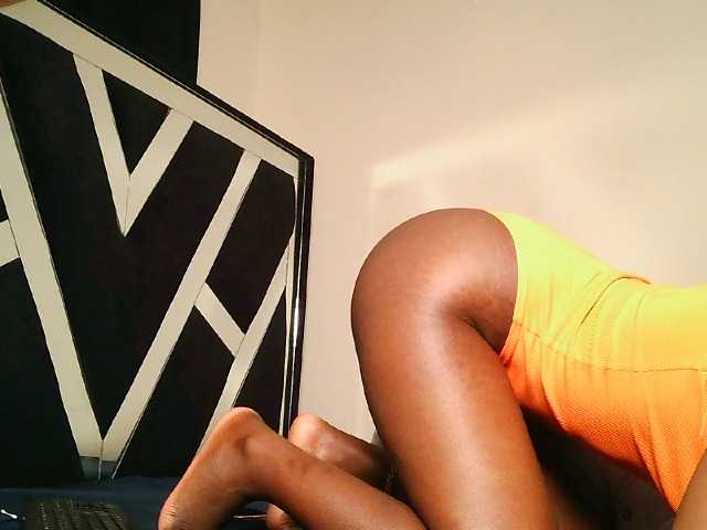 Oliviablue live cam on BongaCams