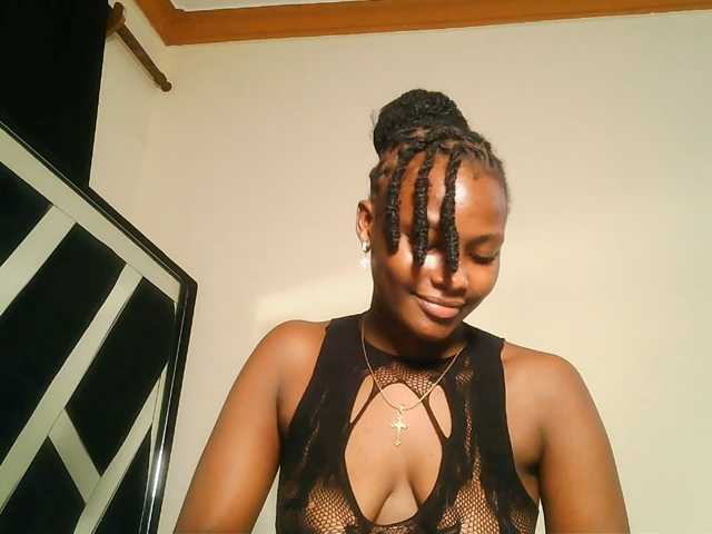 Oliviablue live cam on BongaCams