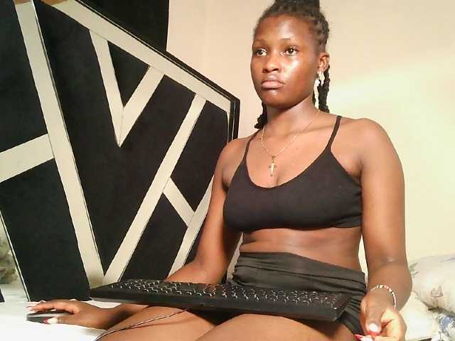 Oliviablue live cam on BongaCams