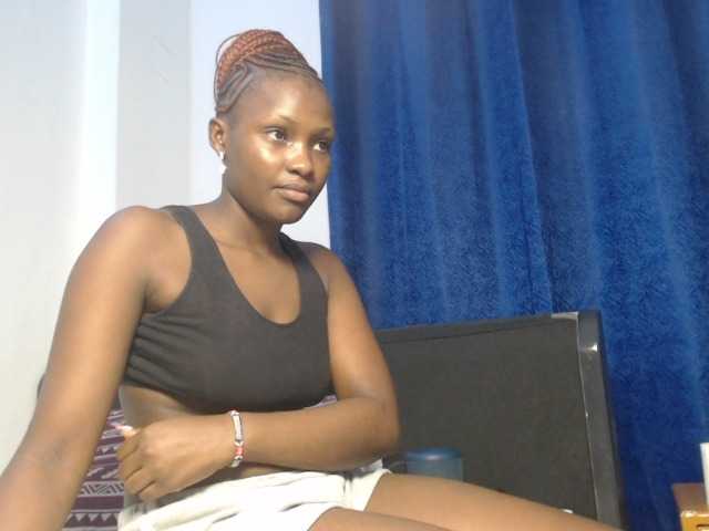 Oliviablue live cam on BongaCams
