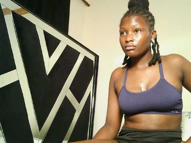 Oliviablue live cam on BongaCams