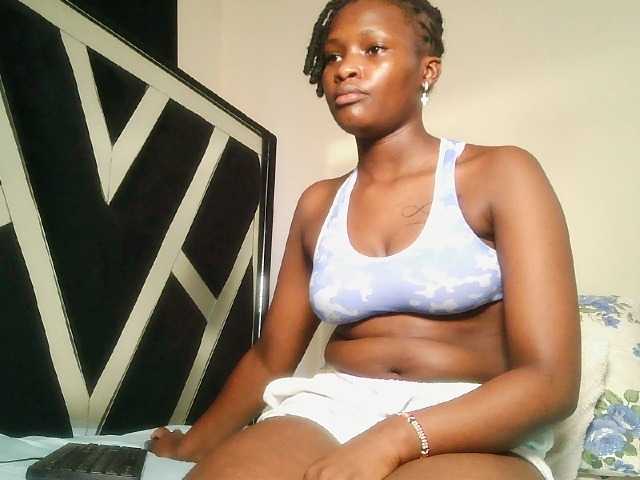 Oliviablue, live now on BongaCams