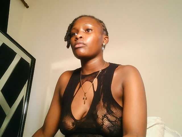 Oliviablue live cam on BongaCams