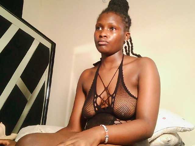 Oliviablue live cam on BongaCams