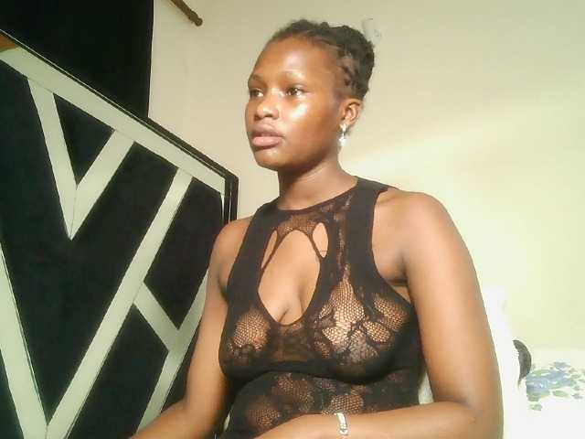 Oliviablue live cam on BongaCams