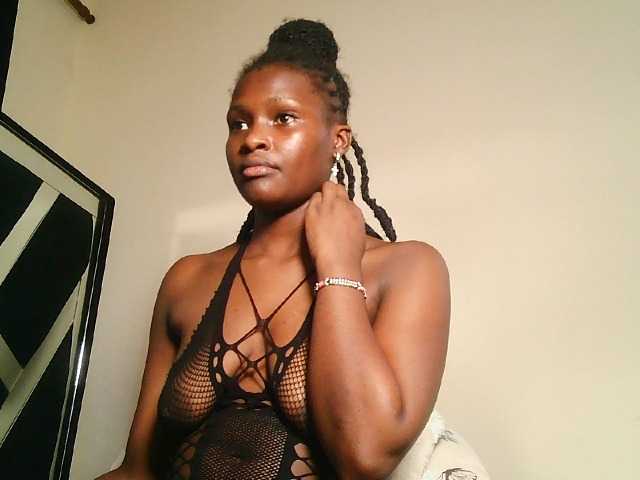 Oliviablue live cam on BongaCams