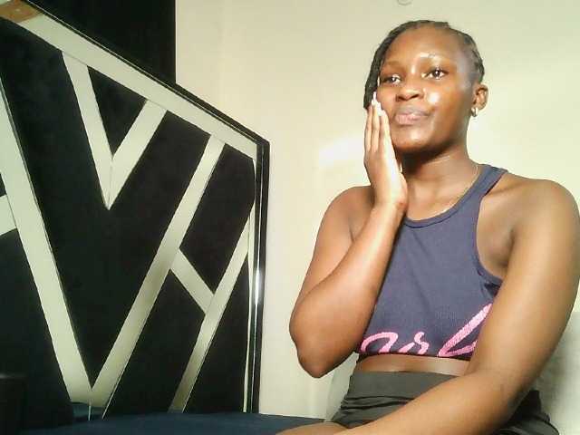 Oliviablue live cam on BongaCams
