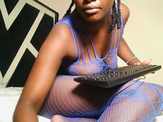 Oliviablue live cam on BongaCams