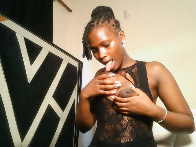 Oliviablue live cam on BongaCams